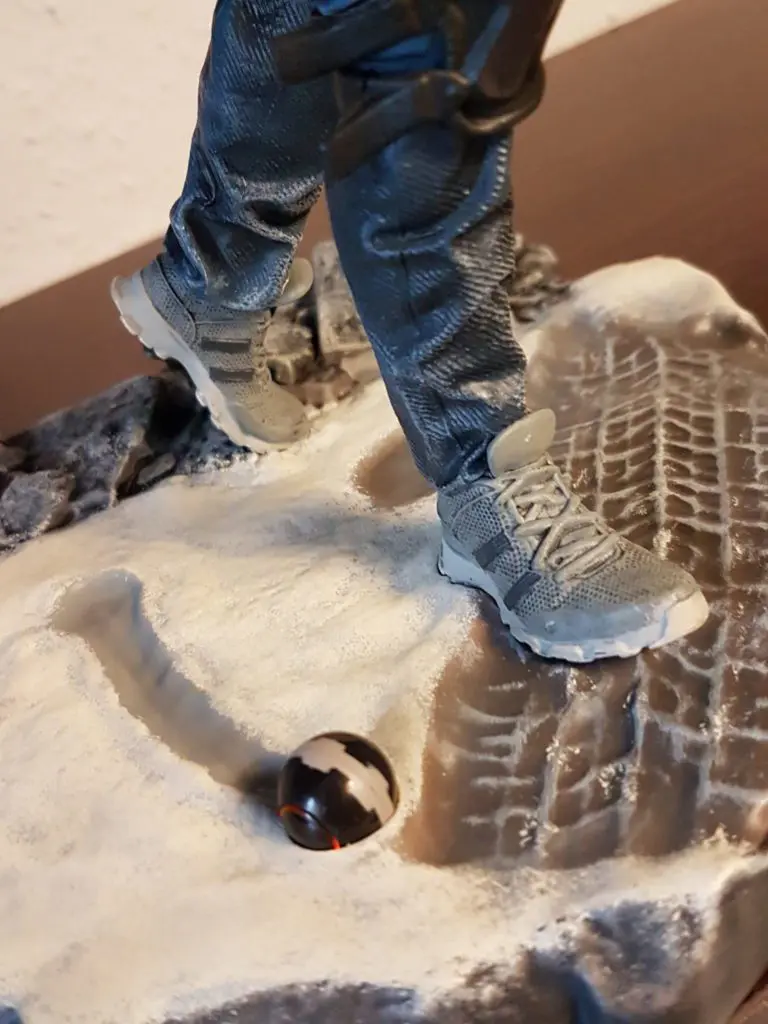 TOM CLANCYS THE DIVISION™ SHD AGENT FIGURINE 8 e1490119808662
